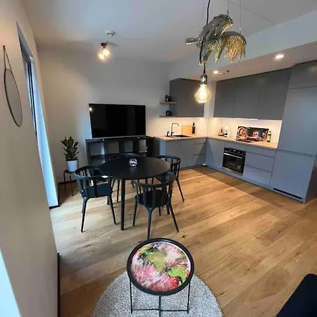 شقة Amazing High-rise 1br With 11th Floor Views