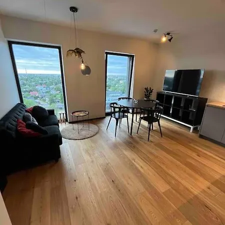 Amazing High-rise 1br With 11th Floor Views Ταλίν