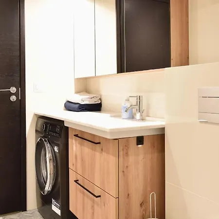 شقة Amazing High-rise 1br With 11th Floor Views