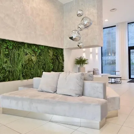 Amazing High-rise 1br With 11th Floor Views *